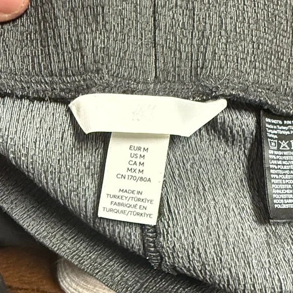 H&M stretchy dress pants size medium - Picture 2 of 7